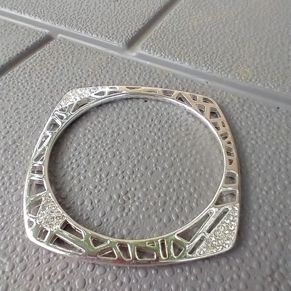 Women's square crystal bangle bracelet. - Picture 4 of 4